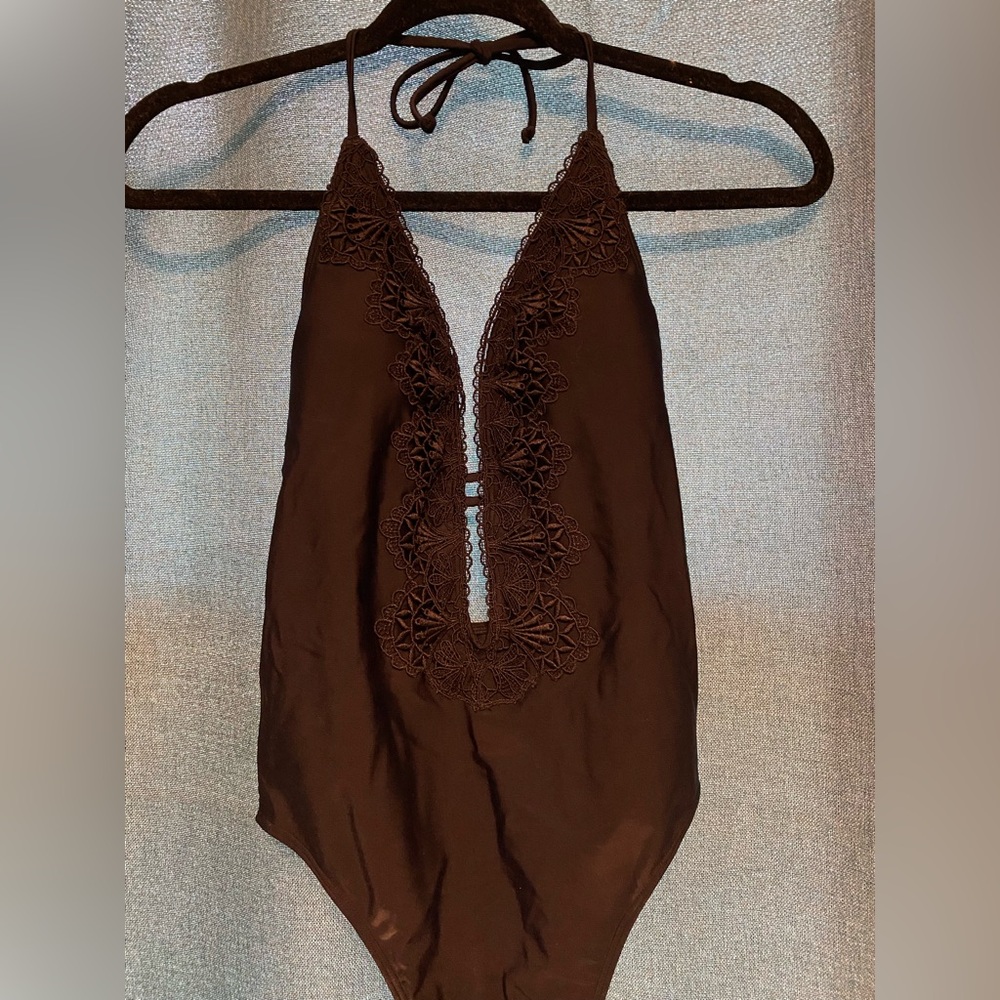 Gorgeous black embroidered Hollister swimsuit ☀️🏖️🖤